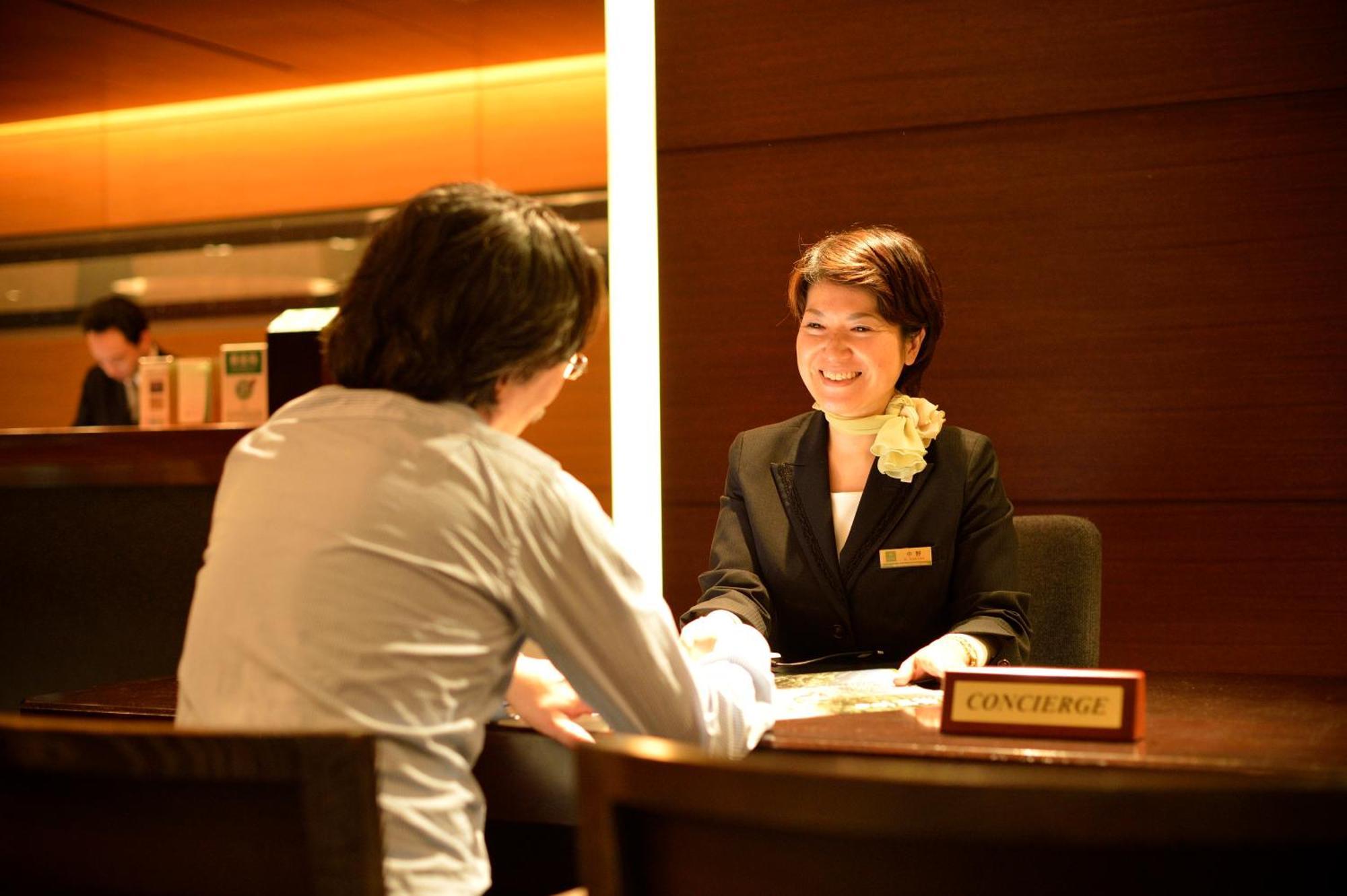 Kyoto Tokyu Hotel Exterior photo A concierge at work